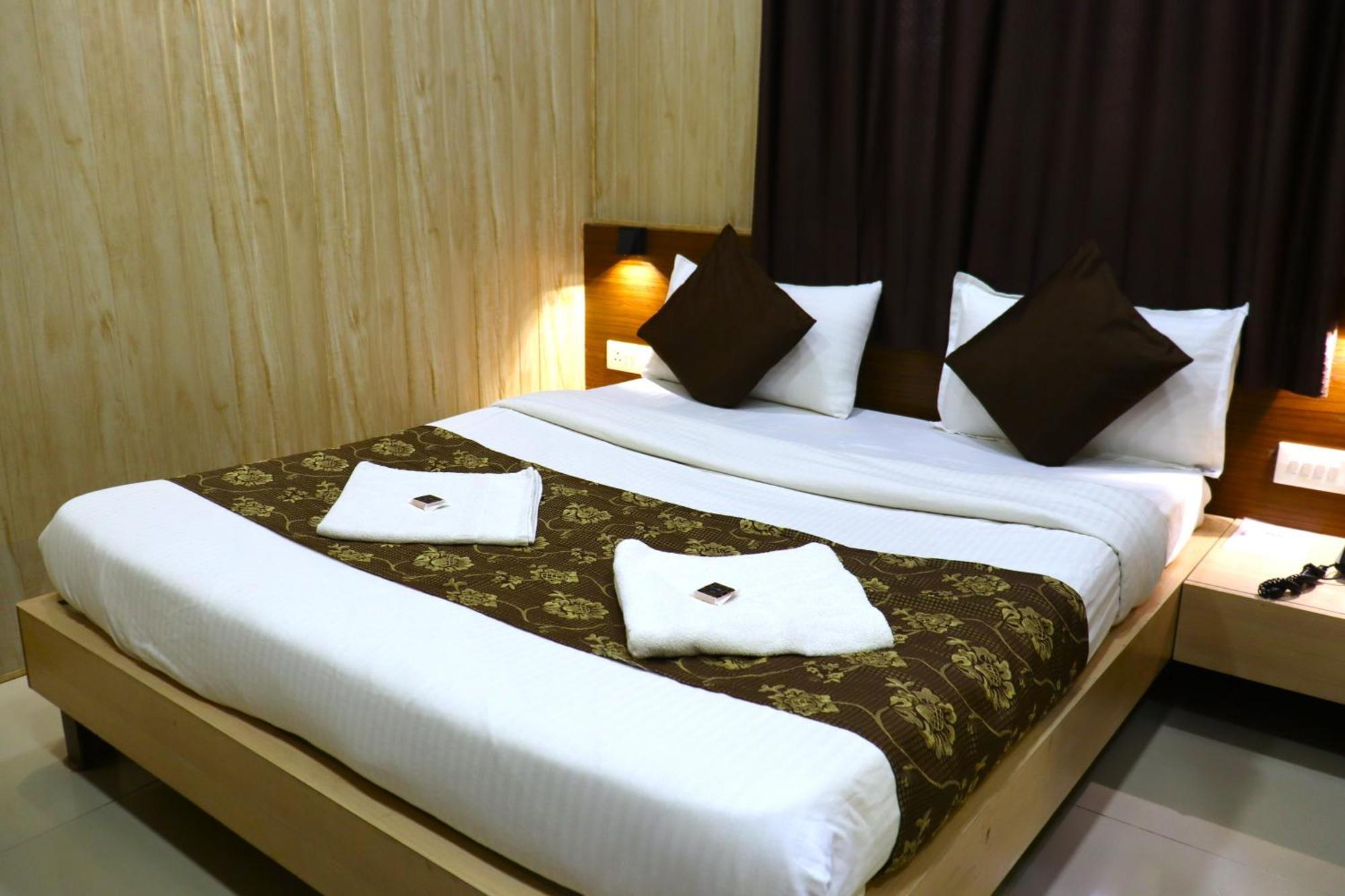 Hotel Midtown Inn Nashik Exterior photo